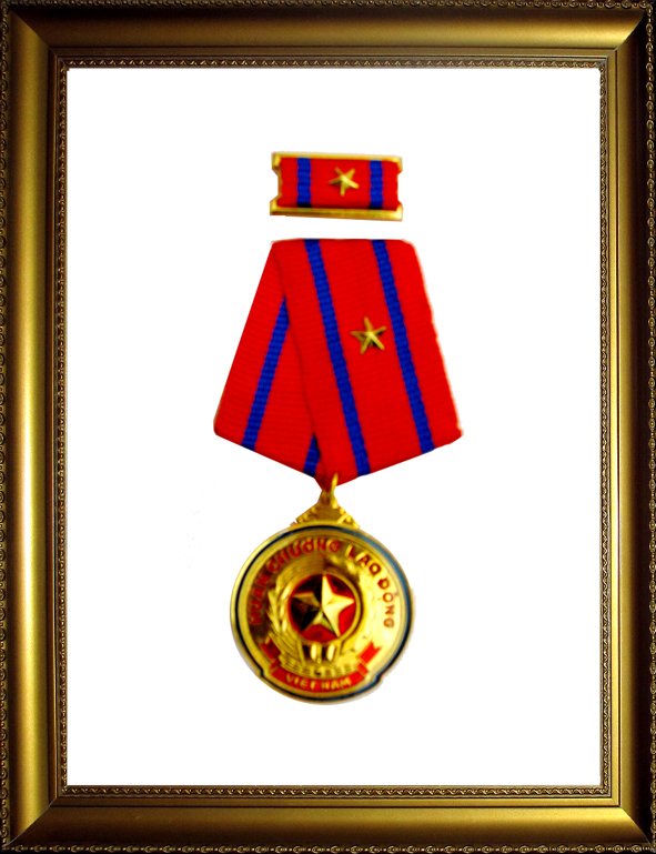 Huân chương Lao động hạng Ba.